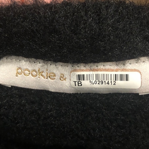 Pookie and Sebastian crop sweater M🖤⭐️ - Picture 4 of 5